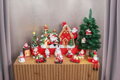 Vianočná dekorácia Santa s čečinou, LED, terakota, 13,7 cm